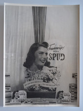 showcase POS cigarettes spud photo old silver print circa 1930