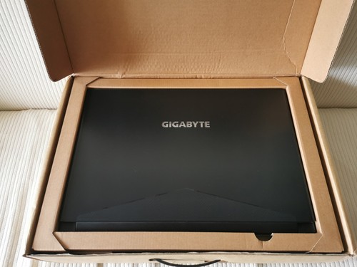 Gigabyte aero 15x - , v8