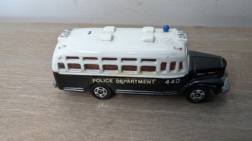 Tomica isuzu bonnet police - isuzu, bus