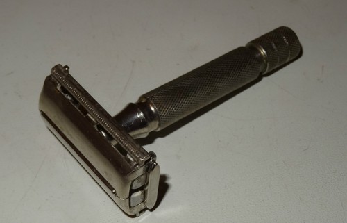 Rasoir mecanique gillette - @,