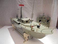 VEDETTE U25 GIL RADIOCOMMANDEE avec mât - canot bassin bateau tôle