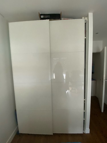 Grande armoire laquée chambre