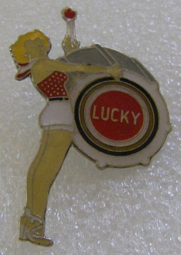 Pin lucky strike - lucky, cigarettes