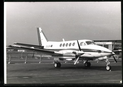 Photographie avion bimoteur - , à