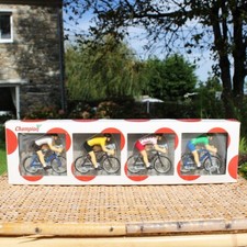 Pack de 4 coureurs cyclistes offerts par Champion