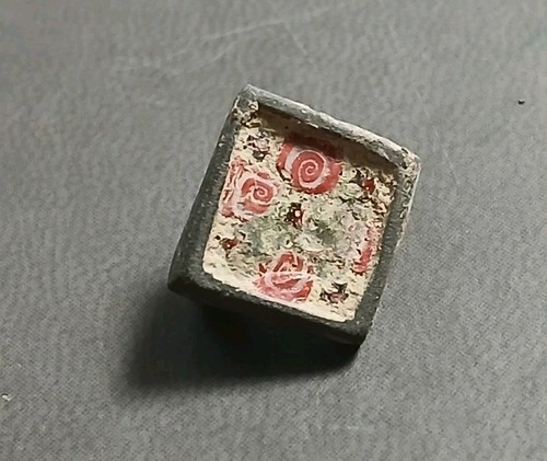 Magnifique minuscule fibule - magnifique,