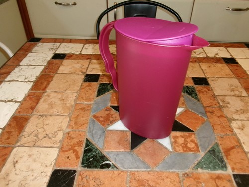 Tupperware pot eau - tupperware, a