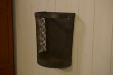 Corbeille murale d'école