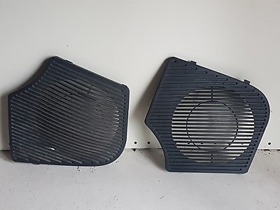 Cache enceinte porte avant