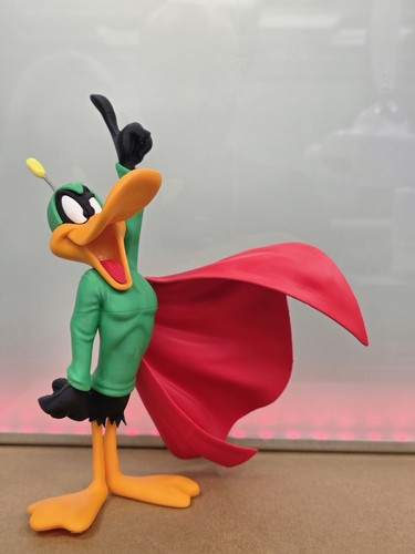 Looney tunes daffy duck - looney,