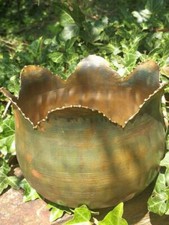 Jardinière fleurie avec bord