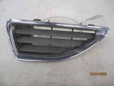 Grille calandre laterale avant