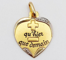 Pendentif médaille d'amour or 18k "+ qu'hier - que demain" AUGIS - L'Originale