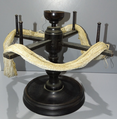 Ancien rouet dévidoir - -,