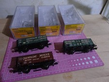 LOT DE 3 WAGONS CHAMPAGNE
