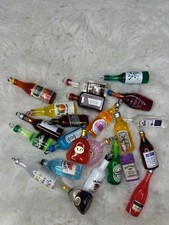 vds un lot de 23 miniatures de