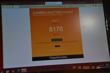 NIKON D3000 8176 SC w/BATTERY