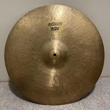Cymbale Sabian martelée à la