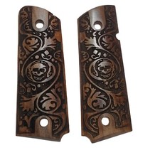 Poignées de pistolet en bois