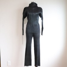 PLEATS PLEASE Issey Miyake