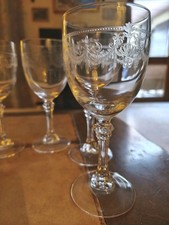 4 verres à vin cristal gravé