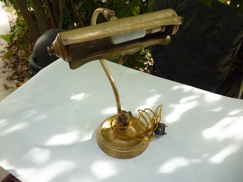 Ancienne vraie lampe - et, de