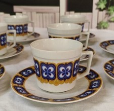 7 Tasses Vintage en porcelaine