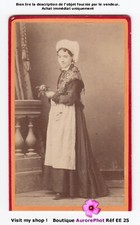 JEUNE FEMME DE VENDÉE EN