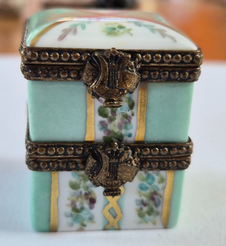 Boîte pilulier vert menthe
