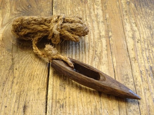 Ancien outil clé - , à