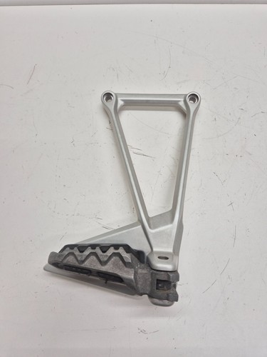 Platine repose pieds arrière