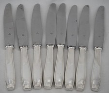 Alfénide, Christofle, Cirta, Art Déco, 8 couteaux de table en métal argenté.