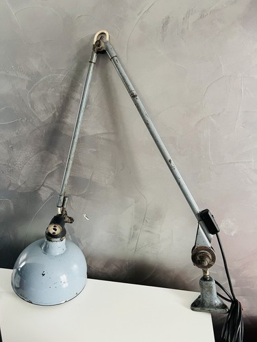 Ancienne lampe industrielle - ancienne,