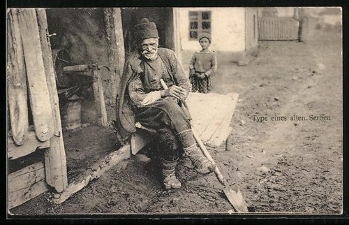 Ancien serbe sur banc - sur,