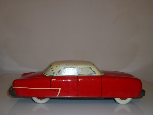 Rare ancienne voiture 824 - ancienne,