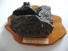 Rostre d’espadon sur socle