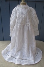 ROBE BLANCHE AVEC DENTELLE