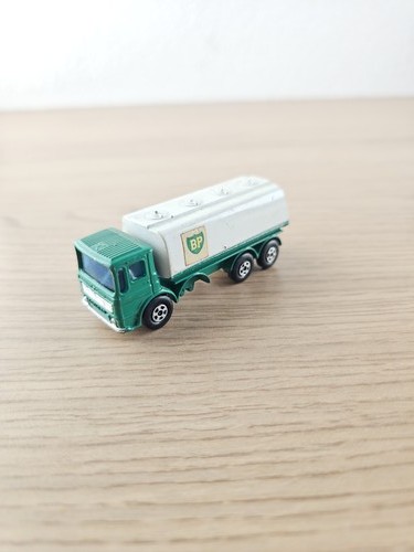 Voiture miniature ancienne