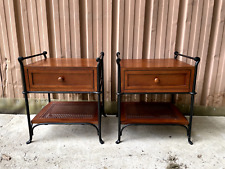 2 tables de nuit en fer forgé et bois massif du 20ème siècle en bon état