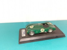0604261 voiture 1/43 top model
