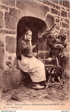 22293 postcard 56 A window in Guémené sur Scorff