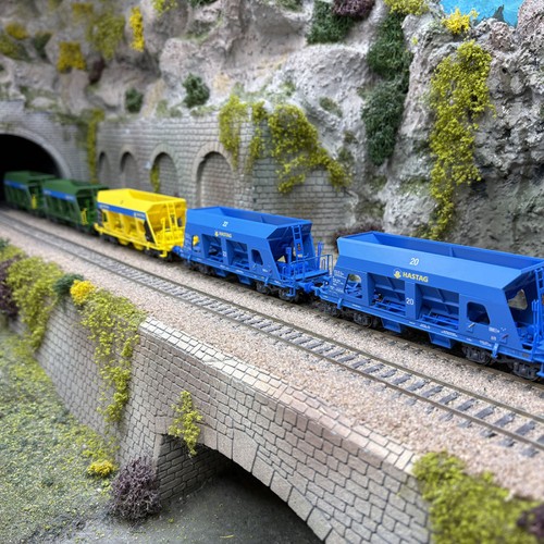 Wagons trémies à - 5,
