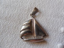 PENDENTIF EN ARGENT VOILIER