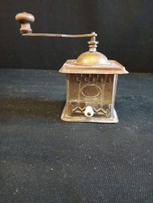 Ancien moulin à café en