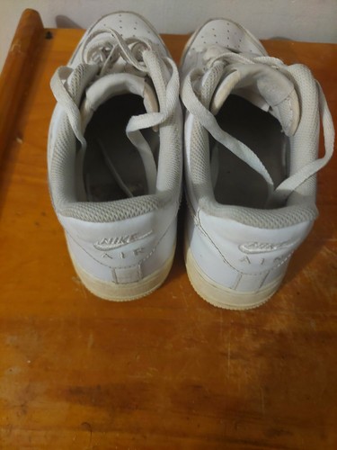 Avendre une paires - une, de