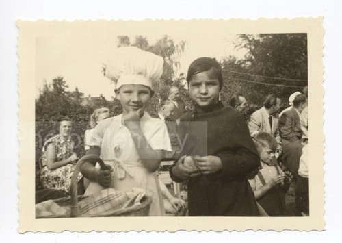 Child cook anonymous photo - cook,