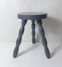 ancien tabouret tripode en