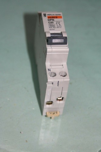 Disjoncteur 230v dpn 20a - disjoncteur,
