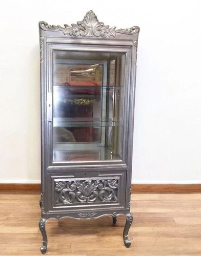 Une vitrine argenté - , style
