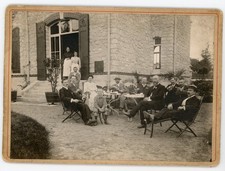PHOTO, domestic bourgeoisie on the porch men seated deckchair circa 1900
